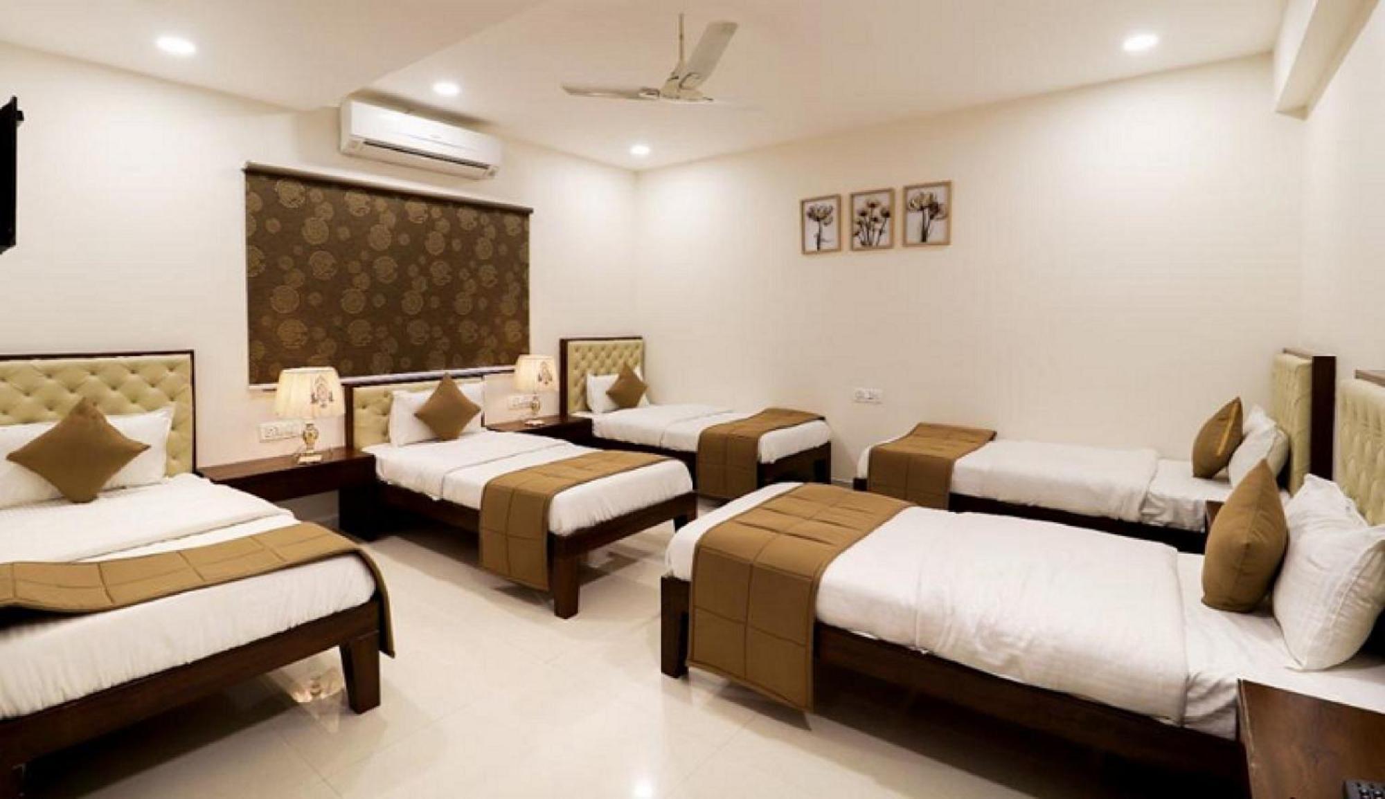 Royal Inn Hotel Ambaji Экстерьер фото